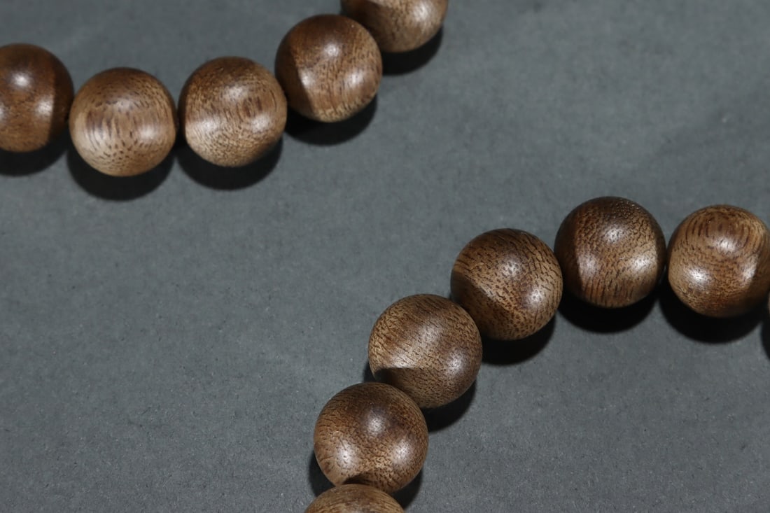 An Exquisite Eaglewood Bracelets - 9