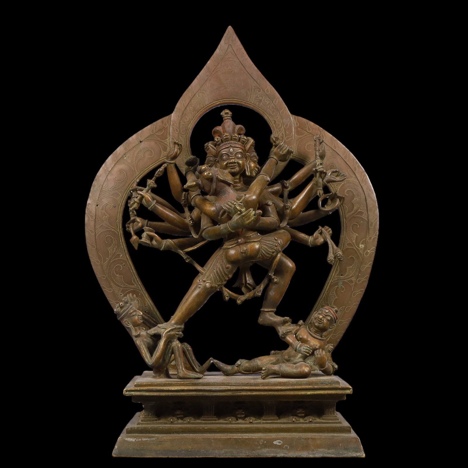 An Exquisite Coppery Statue of Yamantaka: An Exquisite Coppery Statue of Yamantaka Ming Dynasty, China Size:7.7inx3.5inx14.6in Weight:5100g铜大威德金刚佛像 中国明代