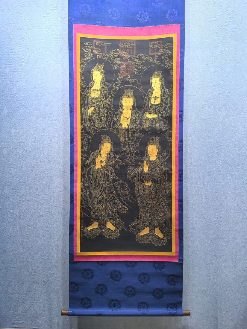 A Chinese Vertical Scroll Ink Painting of Statue of Avalokitesvara on Silk: A Chinese Vertical Scroll Ink Painting of Statue of Avalokitesvara on Silk Wu daozi Size:24.1inx55.3in吴道子描金观音图