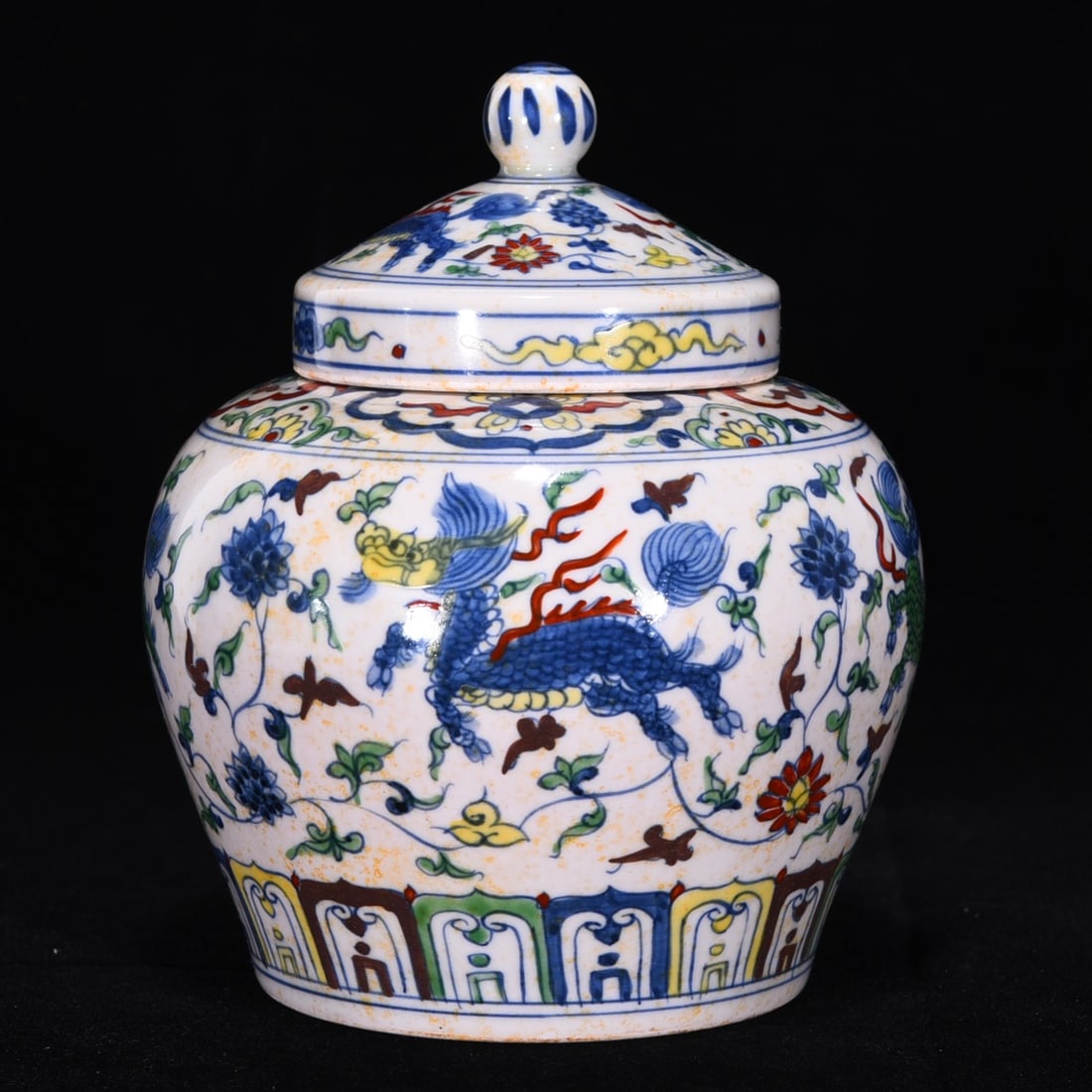 An Exquisite Doucai Kylin Pattern Lotus Pattern Jar - 3