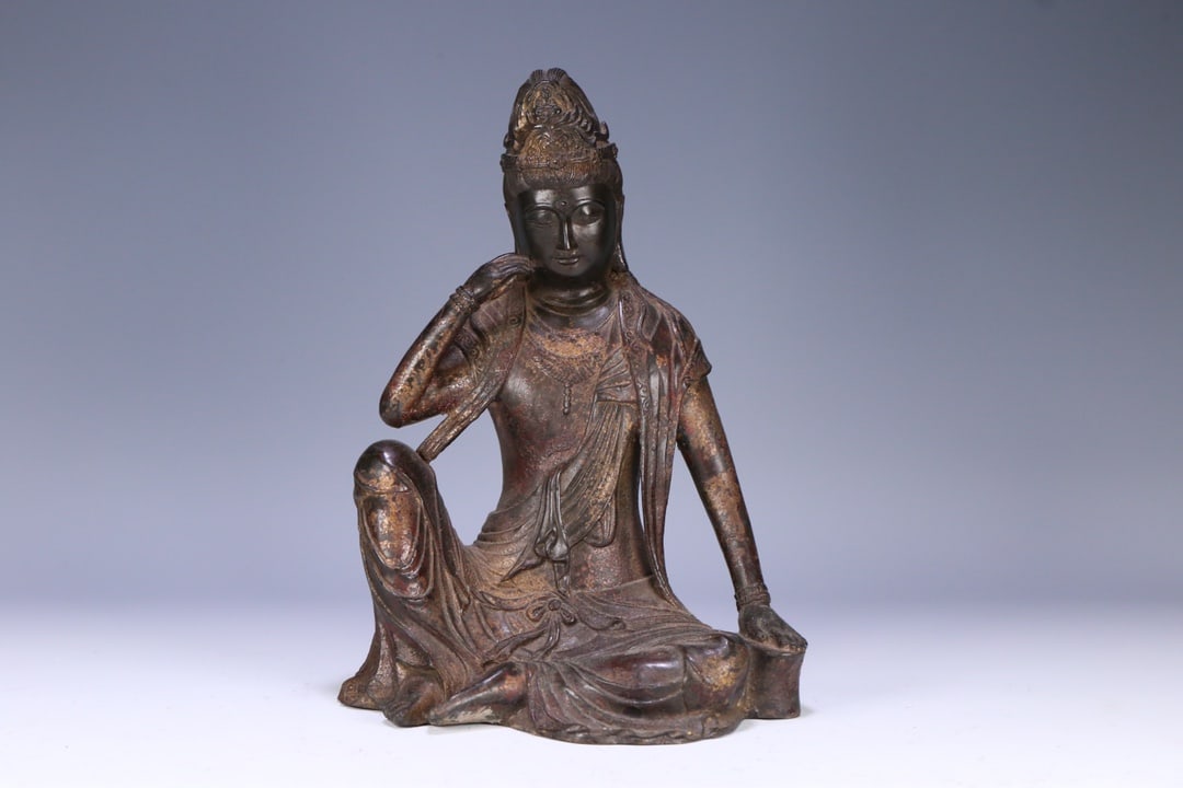 An Exquisite Bronze Statue of Avalokitesvara: An Exquisite Bronze Statue of Avalokitesvara Ming Dynasty, China Size:13inx9.4inx6.5in Weight:3625g自在观音铜造像 中国明代