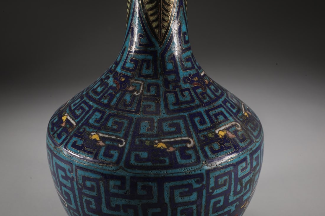 An Exquisite Cloisonne Dragon Pattern Vase - 8