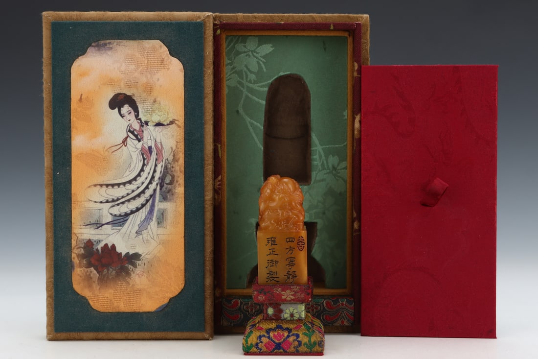 An Exquisite Tianhuang Stone Auspicious Beast Seal: An Exquisite Tianhuang Stone Auspicious Beast Seal Qing Dynasty, China Size:1.1inx1.1inx2.6in Weight:107.8g田黄石兽钮印章 中国清代