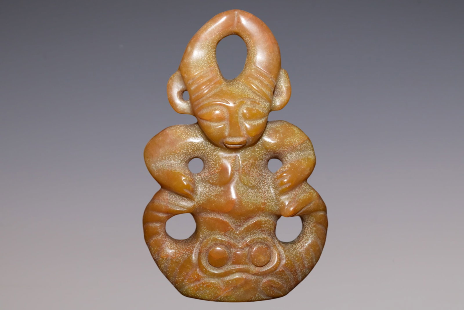 An Exquisite Hemo Jade Figure: An Exquisite Hemo Jade Figure Hong Shan Culture Size:7.7inx5.1in Weight:950g河磨玉太阳神 红山文化 Size:19.5cmx13cm Weight:950g