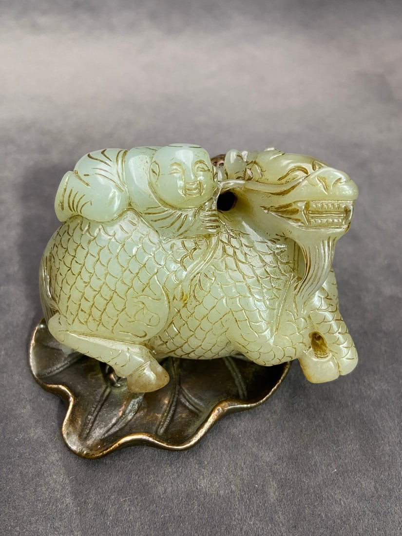 An Exquisite White Jade Kylin Hand Piece: An Exquisite White Jade Kylin Hand Piece Qing Dynasty, China Size:70mmx48mmx22mm Weight:130g白玉麒麟送子手把件 中国清代
