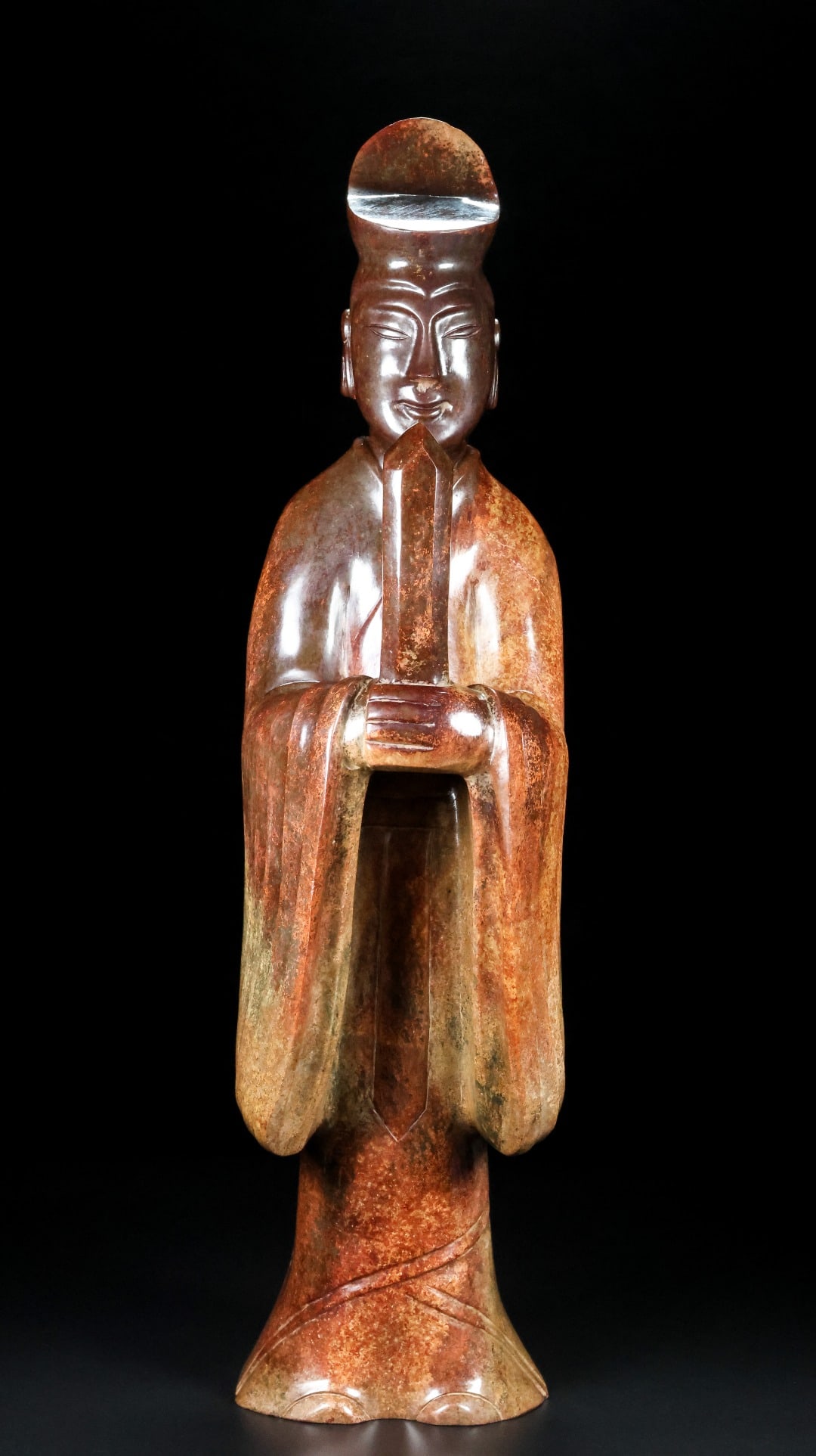 An Exquisite White Jade Figure Ornament: An Exquisite White Jade Figure Ornament Han Dynasty, China Size:18.9inx4.6inx5.5in Weight:8850g白玉人举圭 中国汉代 Size:47.9cmx11.8cmx14cm