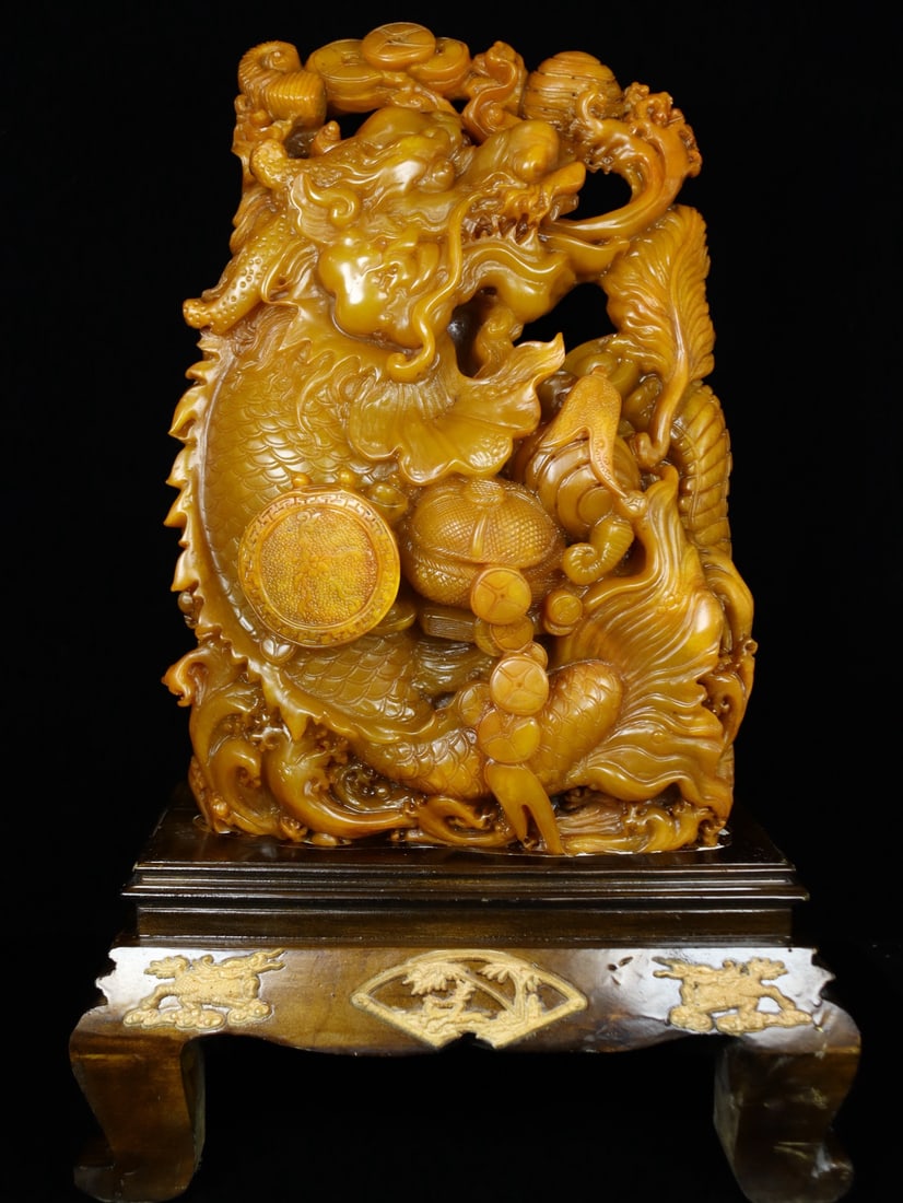 An Exquisite Shoushan Stone Dragon Ornament: An Exquisite Shoushan Stone Dragon Ornament Qing Dynasty, China Size:21.3inx13.4inx6.7in Weight:13.5kg寿山石【敖龙】摆件 中国清&