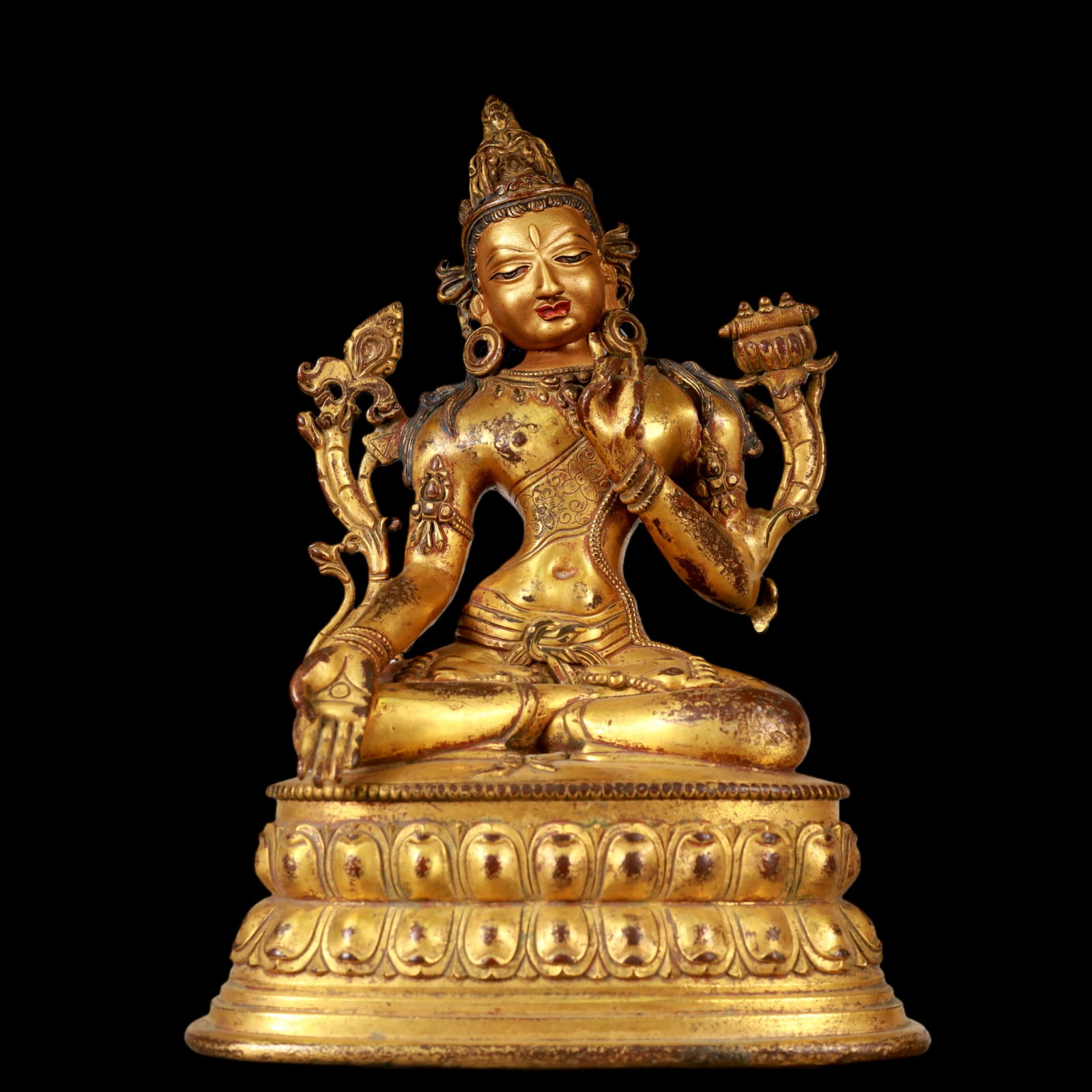 A Exquisite Gilt Bronze Statue of Tara Buddha statue: A Exquisite Gilt Bronze Statue of Tara Buddha statue Qing Dynasty, China Size:7.5inx4.9inx10.8in Weight:4000g铜鎏金度母佛像 中国清代