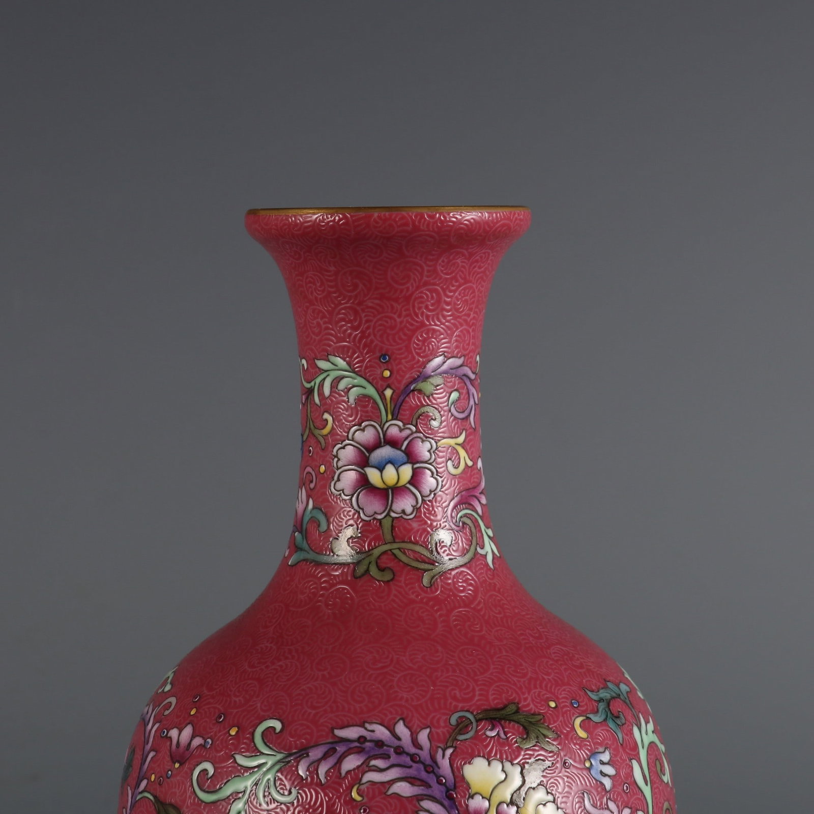An Exquisite Ruby Red-Glazed Lotus Pattern Vase - 3