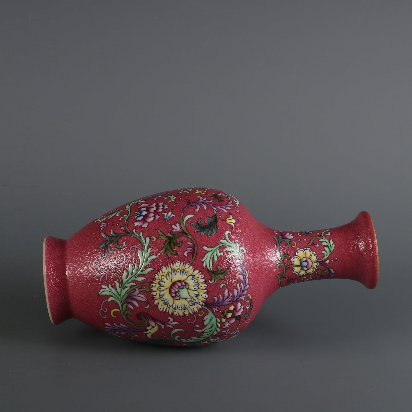 An Exquisite Ruby Red-Glazed Lotus Pattern Vase - 5