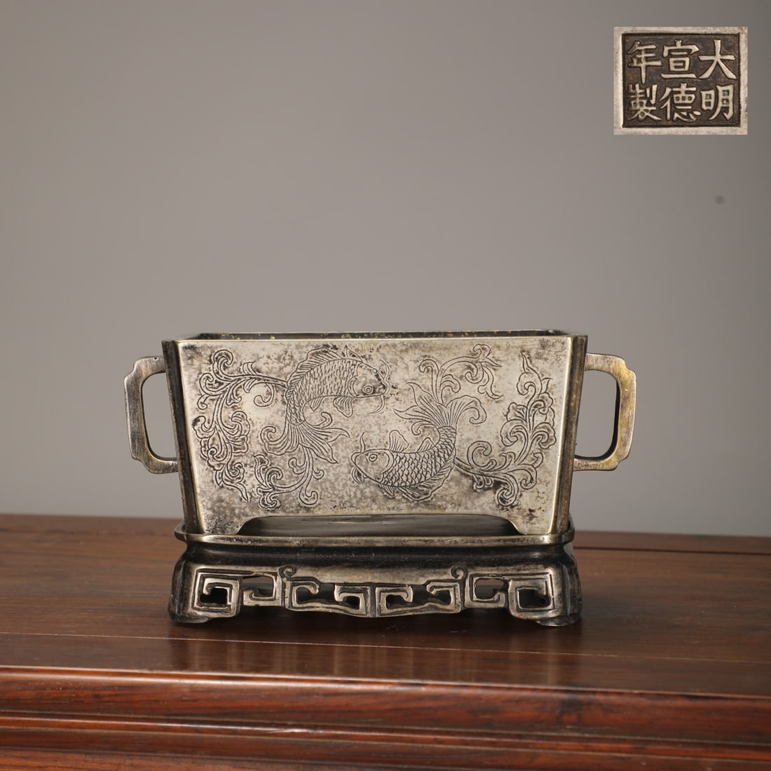An Exquisite Silver-gilt Bronze Fish and Lotus Pattern Double-Ears Censer: An Exquisite Silver-gilt Bronze Fish and Lotus Pattern Double-Ears Censer Ming Dynasty, China Xuande Six-character Mark Size:2.2inx6.4in Weight:1500g铜鎏银鱼藻纹