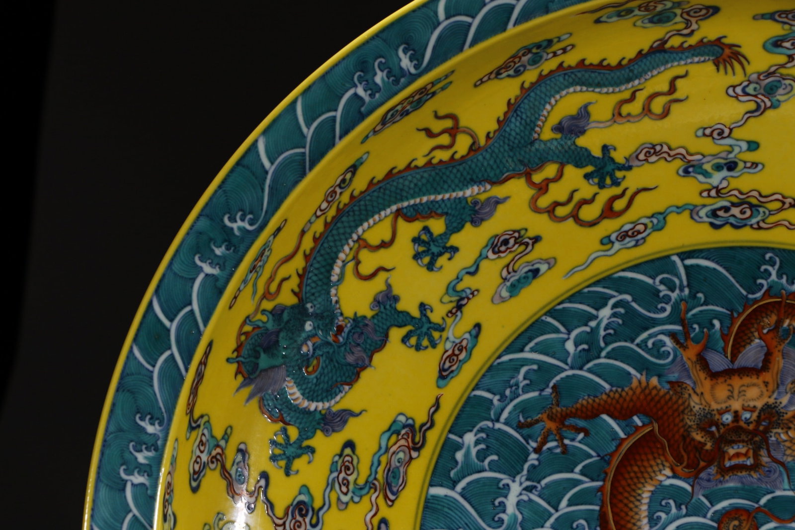 An Exquisite Doucai Seawater Pattern Dragon Pattern Plate - 4