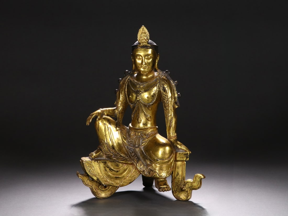 An Exquisite Gilt Bronze Buddha Statue (1 of 13)