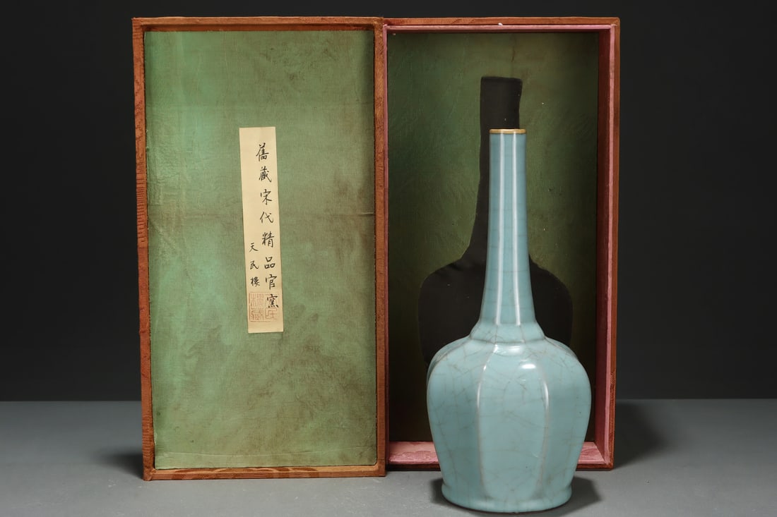 An Exquisite Guan yao Celadon Glazed Vase (1 of 9)