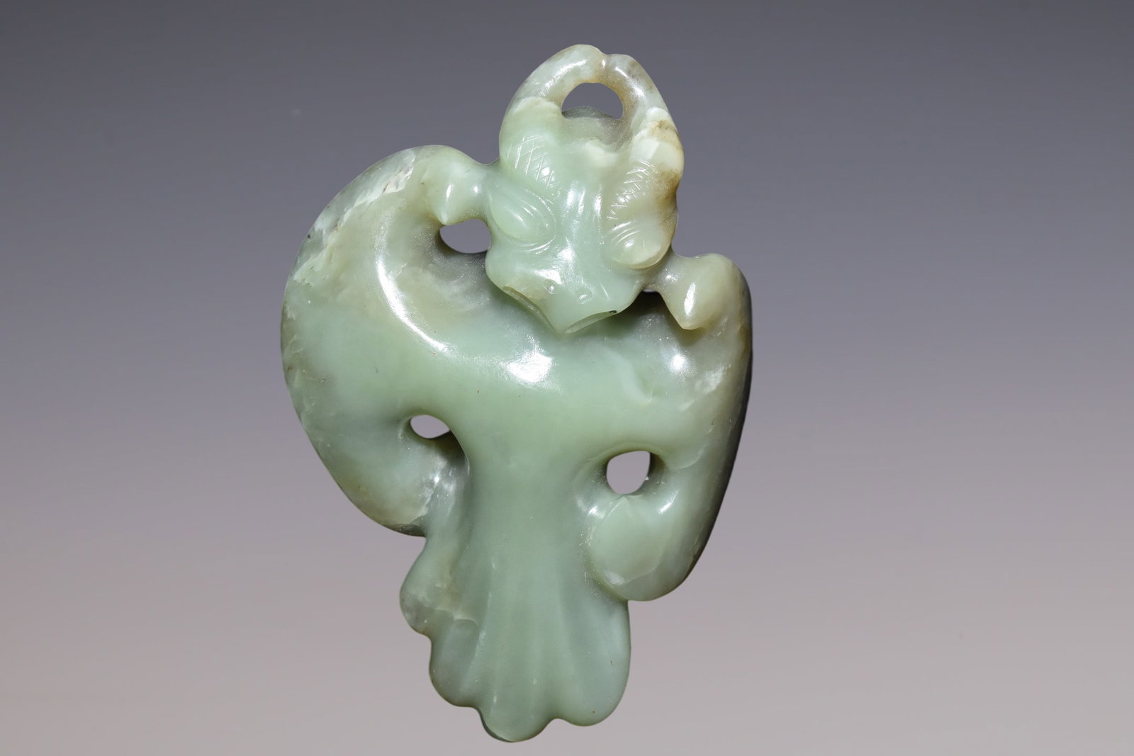 An Exquisite White Jade Bird: An Exquisite White Jade Bird Hong Shan Culture Size:5.3inx3.7in Weight:400g白玉鸟 红山文化 Size:13.5cmx9.5cm Weight:400g