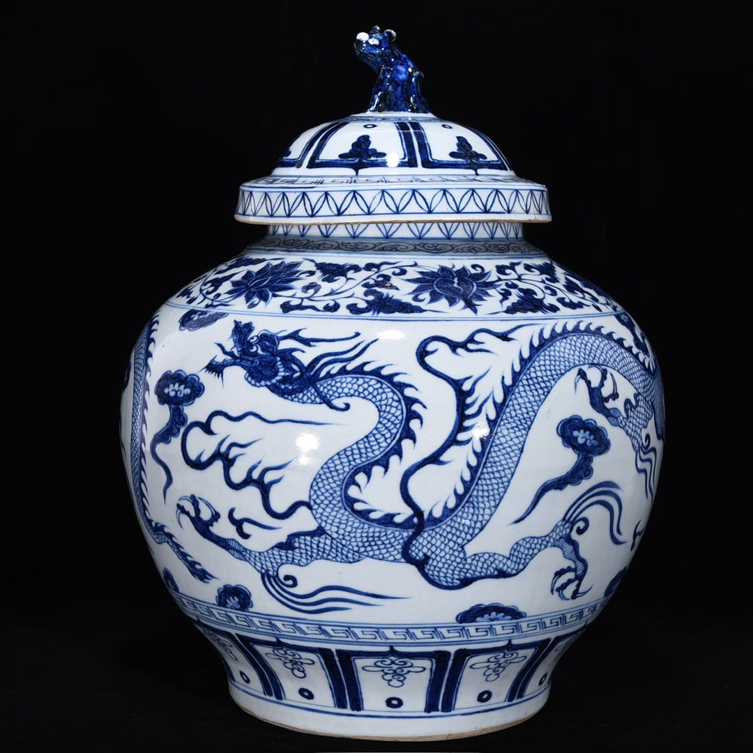An Exquisite Blue and White Dragon Pattern Lotus Pattern Jar: An Exquisite Blue and White Dragon Pattern Lotus Pattern Jar Yuan Dynasty, China Size:15.7inx12.6in青花龙纹盖罐 中国元代 Size:40cmx32cm