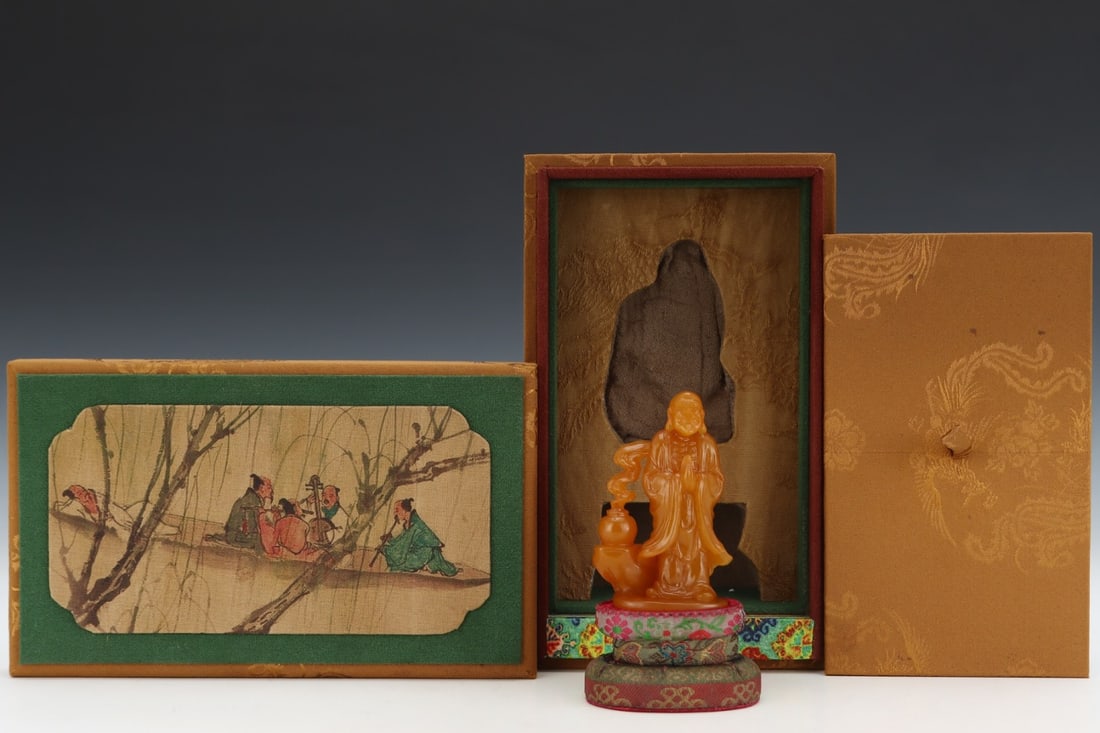 An Exquisite Tianhuang Stone Statue of Arhat Ornament: An Exquisite Tianhuang Stone Statue of Arhat Ornament Qing Dynasty, China Size:2.1inx1.1inx3.2in Weight:83.6g田黄石罗汉人物摆件
