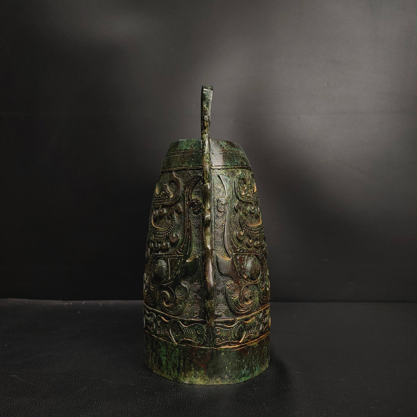 An Exquisite Bronze Dragon Pattern Ornament - 3