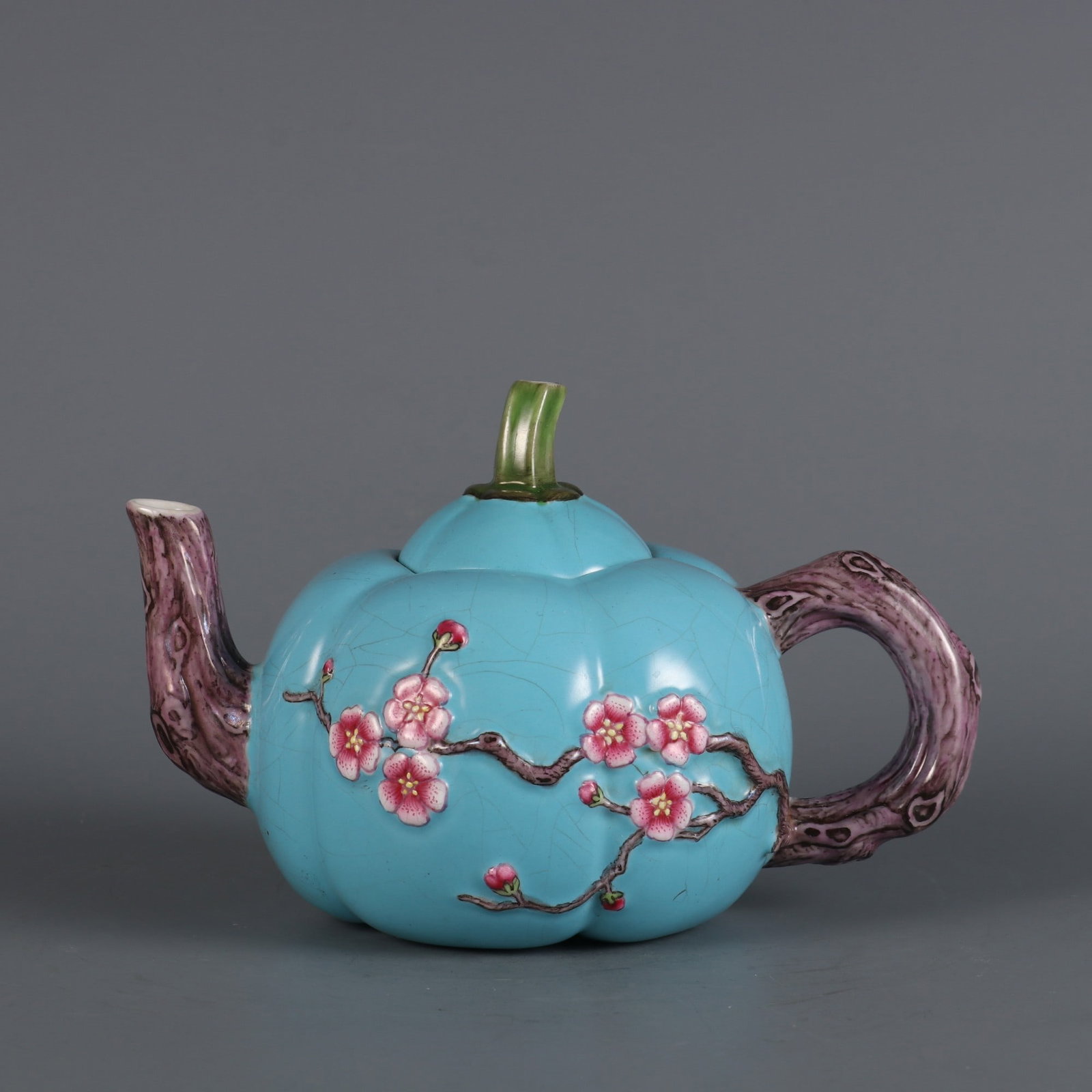 An Exquisite Famille-Rose Flower Pattern Pumpkin-Shaped Teapot: An Exquisite Famille-Rose Flower Pattern Pumpkin-Shaped Teapot Qing Dynasty, China Qianlong Six-character Mark
