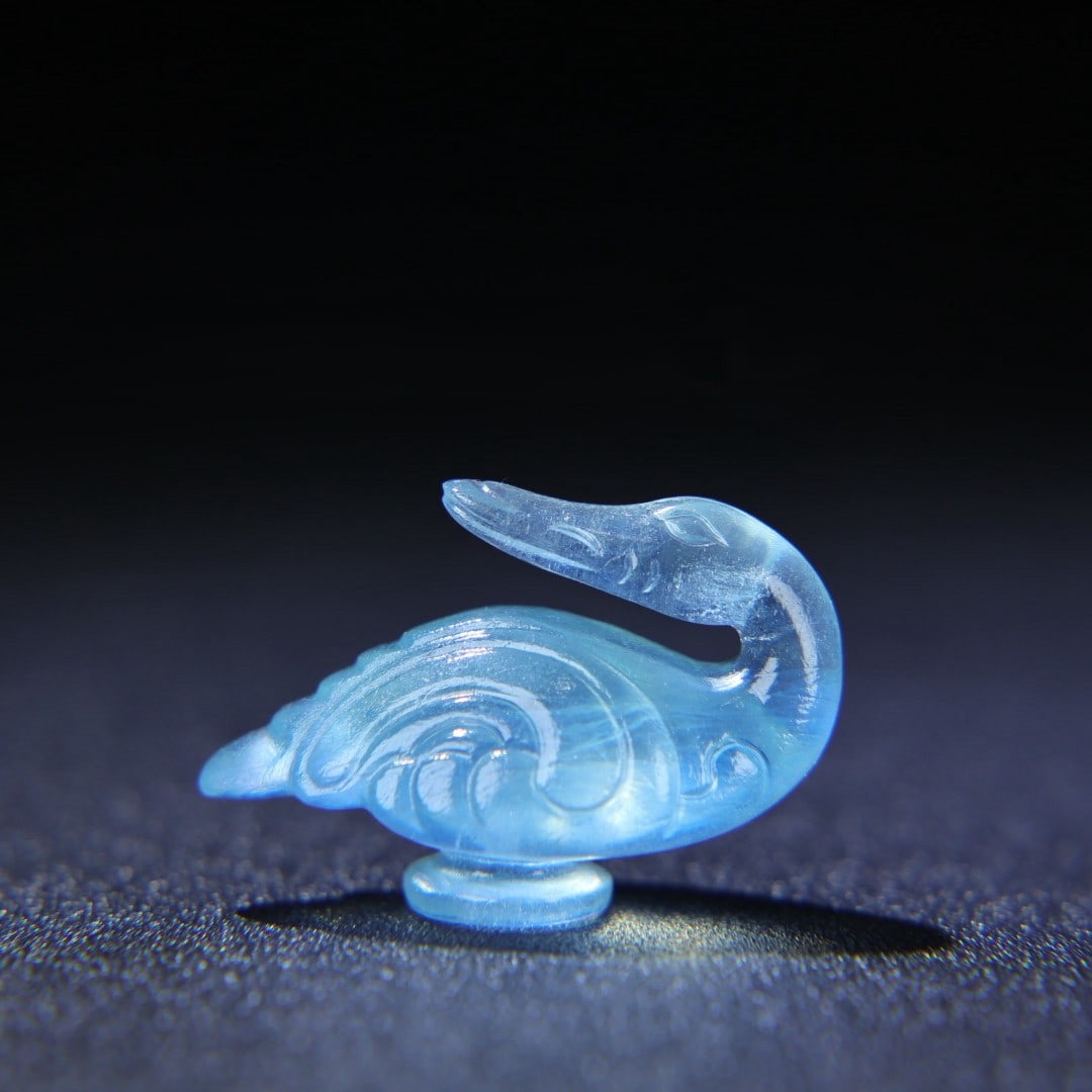 An Exquisite Aquamarine Goose Ornament: An Exquisite Aquamarine Goose Ornament Han Dynasty, China Size:1.2inx0.8inx0.6in Weight:7g海蓝宝小鹅 中国汉代 Size:3cmx2cmx1.5cm Weight:7g