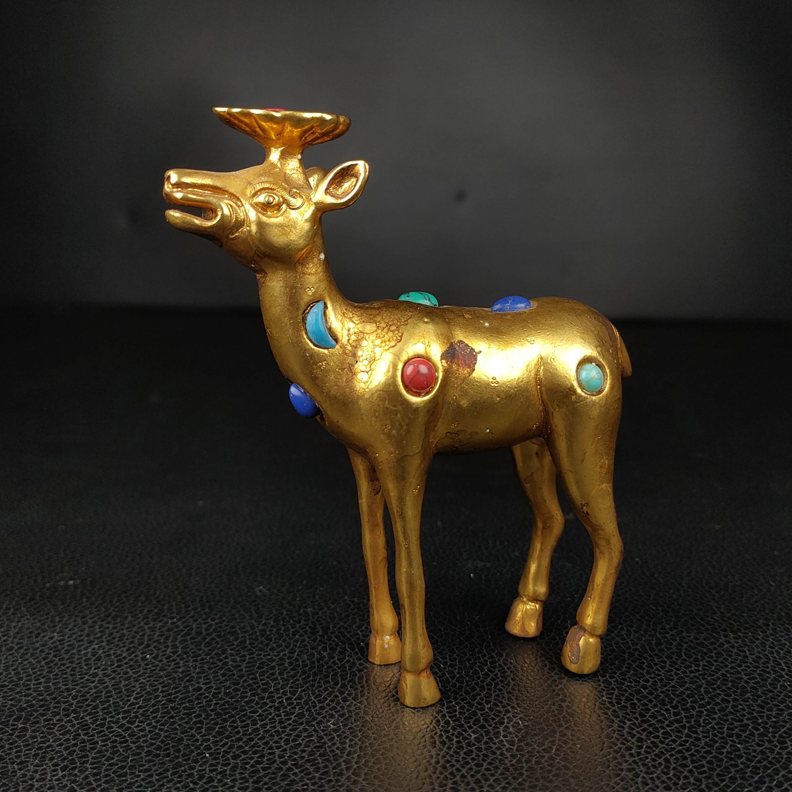 An Exquisite Gilt Bronze Inlaid Gems Deer Ornament: An Exquisite Gilt Bronze Inlaid Gems Deer Ornament Han Dynasty, China Size:4.3inx3.1in Weight:379g铜鎏金嵌宝石鹿形摆件 中国ĕ