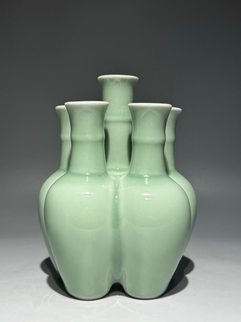 An Exquisite Celadon Glazed Vase: An Exquisite Celadon Glazed Vase Qing Dynasty, China Yongzheng Six-character Mark Size:7.1inx5.4in豆青釉六联瓶 中国清代 大清&