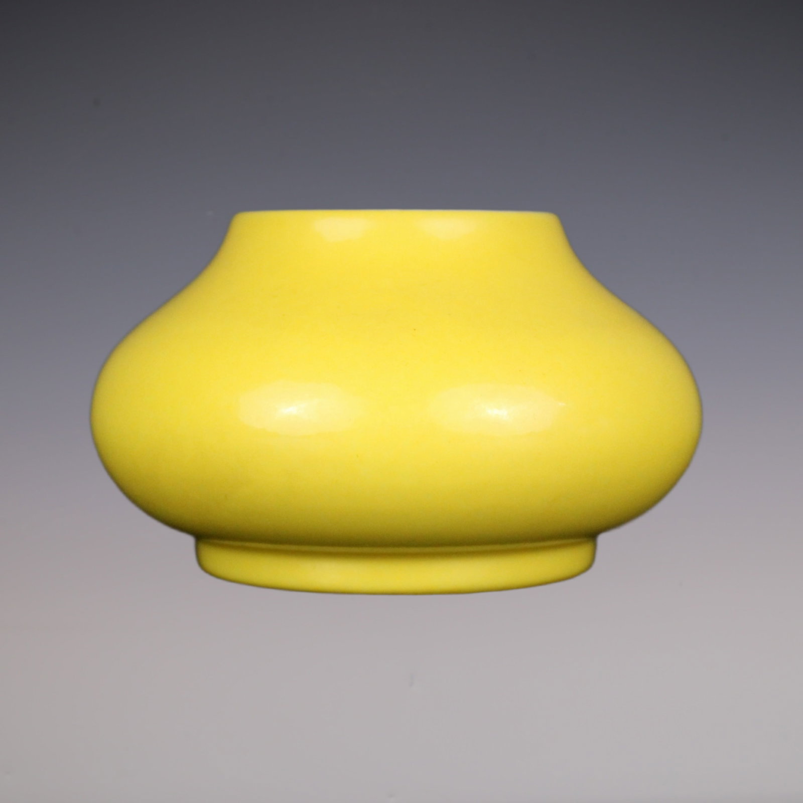 An Exquisite Yellow Glazed Water Pot: An Exquisite Yellow Glazed Water Pot Qing Dynasty, China Yongzheng Six-character Mark Size:3inx1.9in柠檬黄釉文房水盂 中国清代