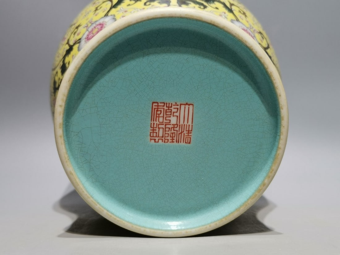 An Exquisite Enamel Lotus Pattern Vase - 9
