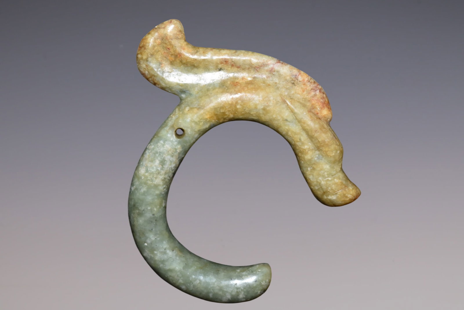 An Exquisite Hemo Jade Dragon: An Exquisite Hemo Jade Dragon Hong Shan Culture Size:4.3inx3.3in Weight:90g河磨玉c龙 红山文化 Size:11cmx8.5cm Weight:90g