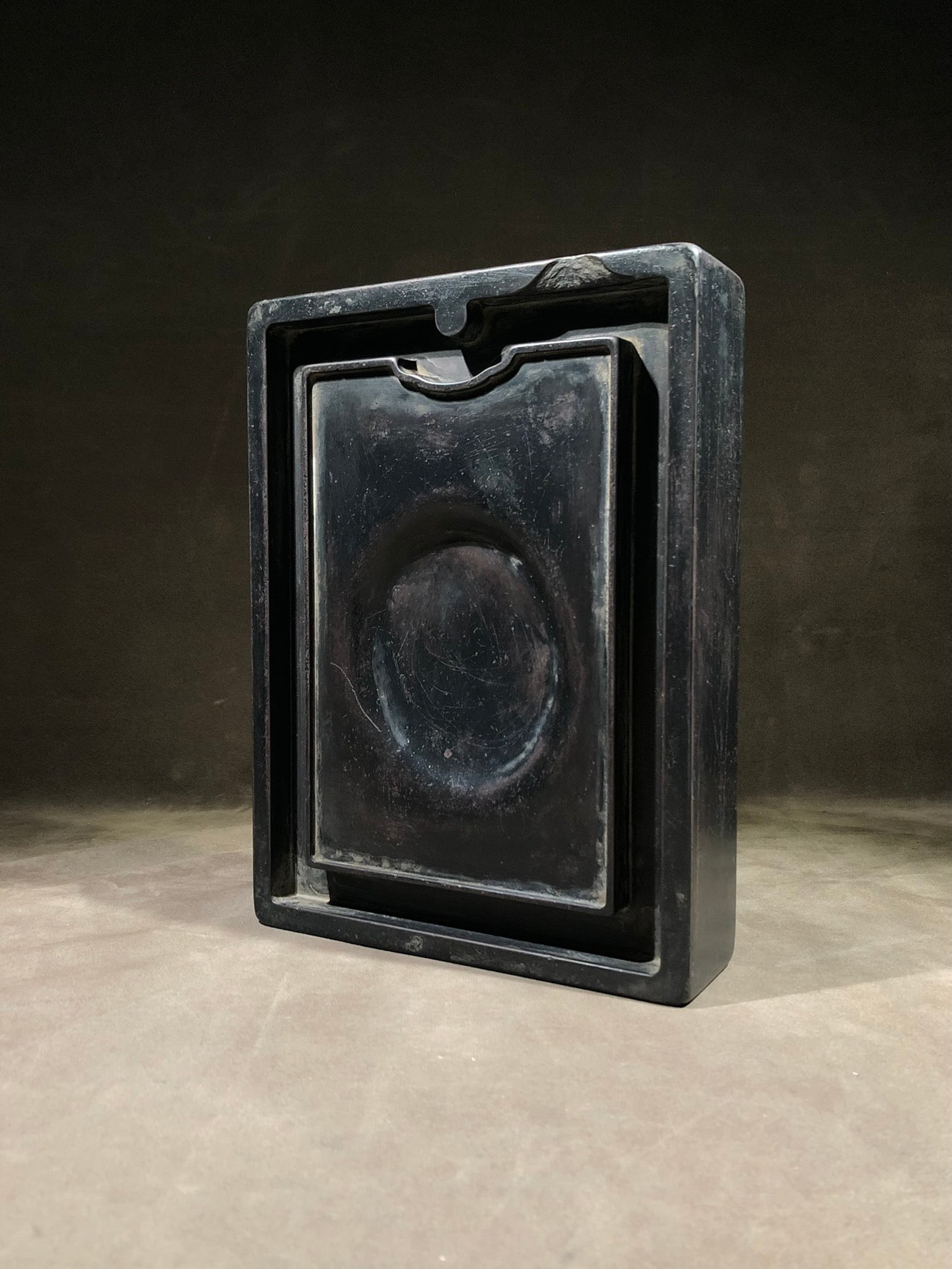 An Exquisite with poem Inkstone: An Exquisite with poem Inkstone Lin zhe Size:8.6inx6.4inx1.8in诗文砚台 林佶 Size:21.8cmx16.3cmx4.5cm