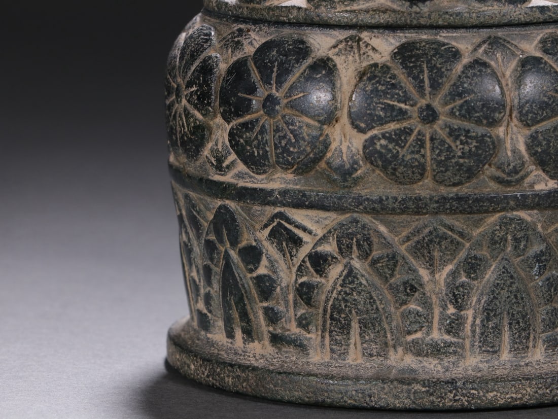 An Exquisite Limestone Flower Pattern Jar - 5