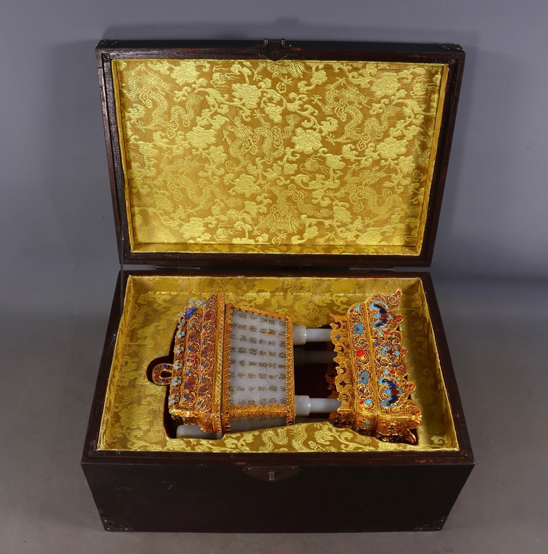 An Exquisite Gilt Bronze Inlaid White Jade Lotus Pattern with poem Double-Ears Censer: An Exquisite Gilt Bronze Inlaid White Jade Lotus Pattern with poem Double-Ears Censer Qing Dynasty, China Qianlong Four-character Mark Size:10.6inx6.5inx4.5in Weight:1455g铜鎏金ž