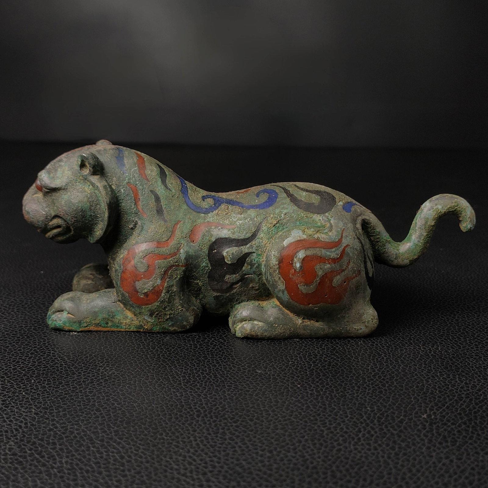 An Exquisite Bronze Tiger Ornament: An Exquisite Bronze Tiger Ornament the Warring States period in China Size:3.1inx7.1in Weight:0.7kg错彩青铜卧虎摆件 战国时期 Siz
