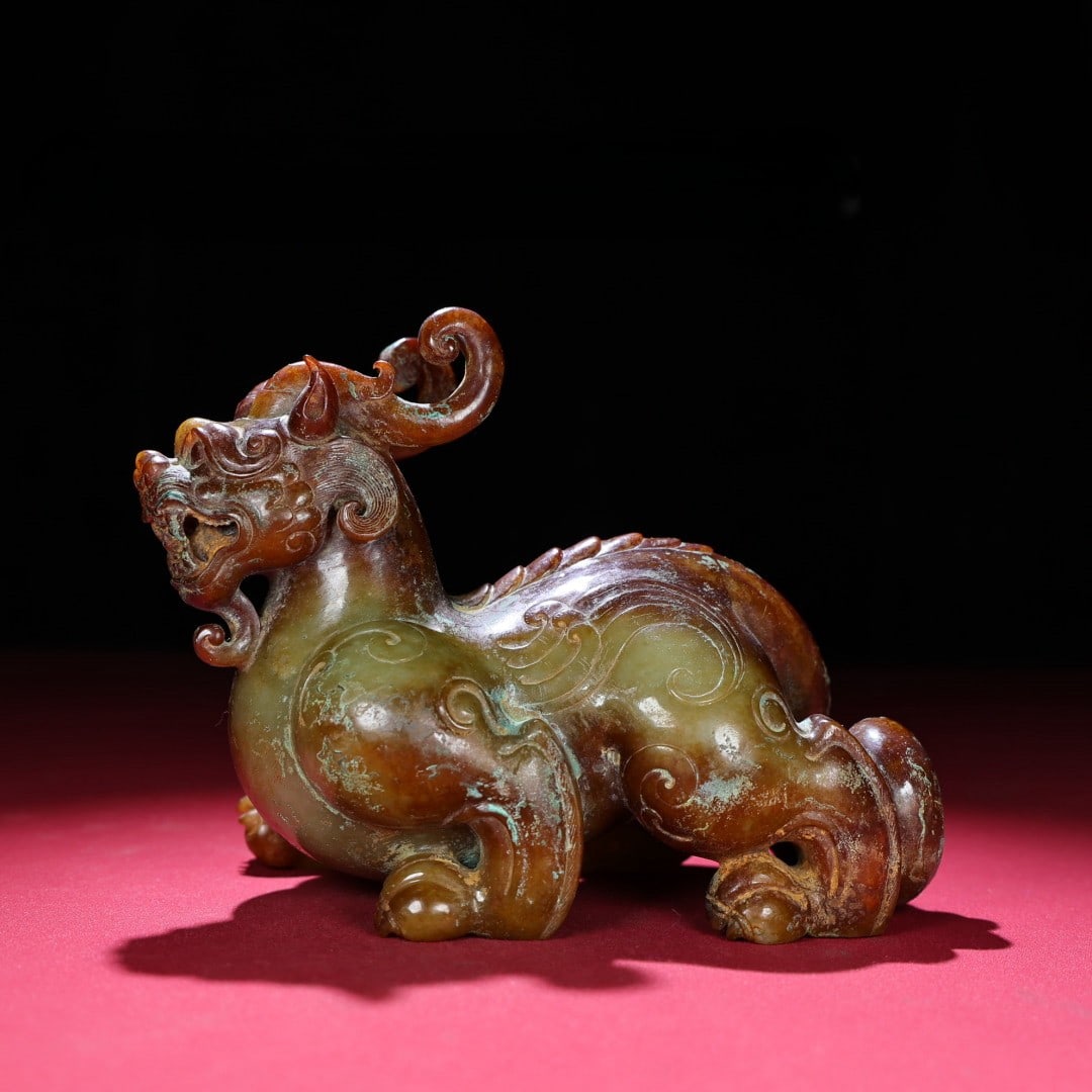 An Exquisite White Jade Auspicious Beast Ornament: An Exquisite White Jade Auspicious Beast Ornament Han Dynasty, China Size:6.3inx4.7inx3.3in Weight:1507g白玉瑞兽摆件 中国汉代 Size:16cmx12cm
