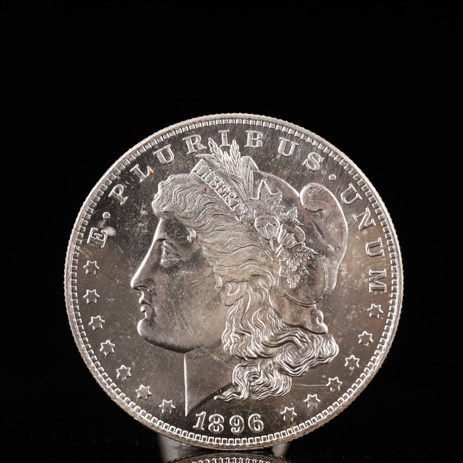 USA Morgan Dollar 1896 Coin: Obv: profile bust with date below and E PLURIBUS UNUM legend and stars around. Rev: eagle with In God we trust above within wreath with UNITED STATES OF AMERICA ONE DOLLAR legend. IN GOD WE TRUST / LI