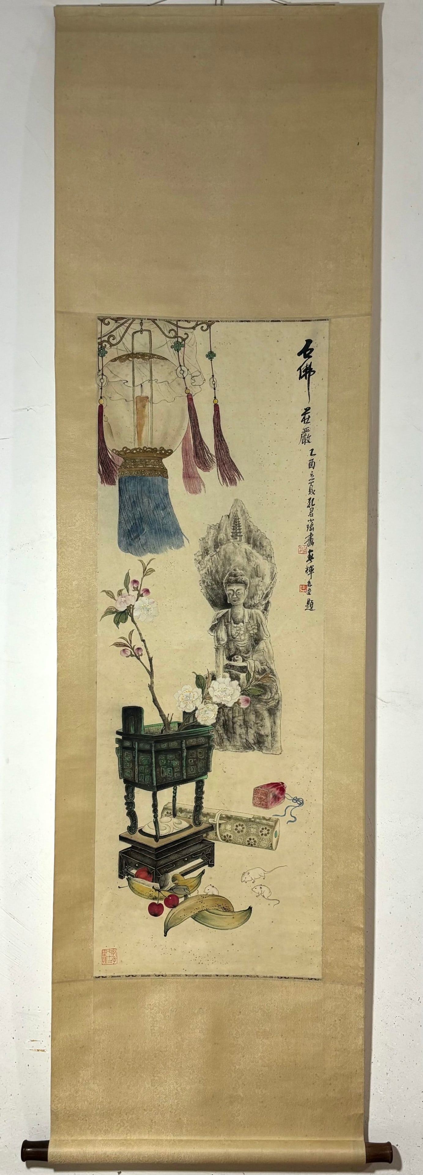 A Chinese Vertical Scroll Ink Painting of Painting of Ancient Curios on Paper: A Chinese Vertical Scroll Ink Painting of Painting of Ancient Curios on Paper Kong xiaoyu Without frame Size:45.7inx16.1in孔小瑜博古图 纸本立ů