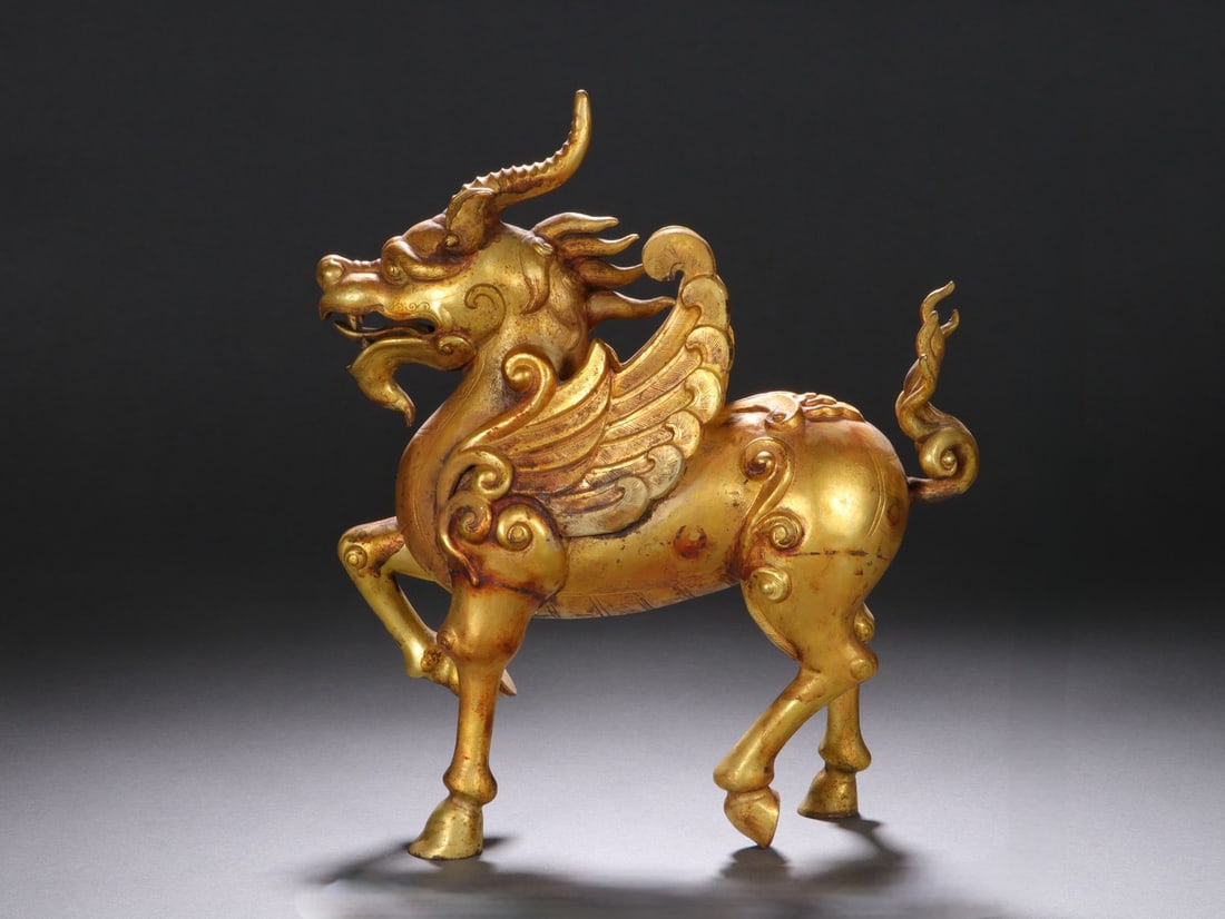 An Exquisite Gilt Bronze Auspicious Beast Ornament (1 of 10)