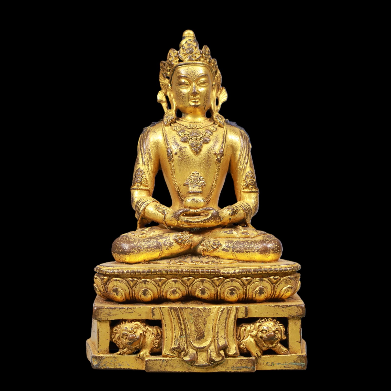 A Exquisite Gilt Bronze Statue of Avalokitesvara: A Exquisite Gilt Bronze Statue of Avalokitesvara Ming Dynasty, China Size:4.7inx2.6inx7.9in Weight:1450g铜鎏金观音佛像 中国明代