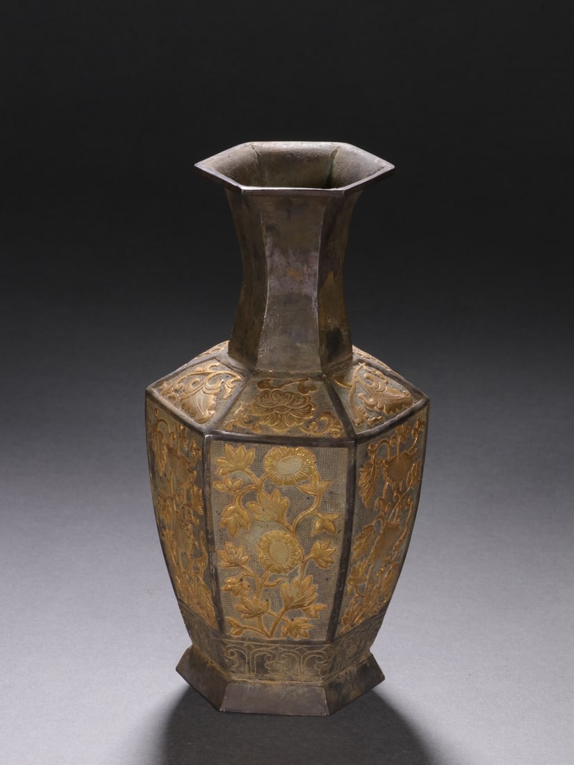 An Exquisite Gilt Silver Flower Pattern Vase - 2