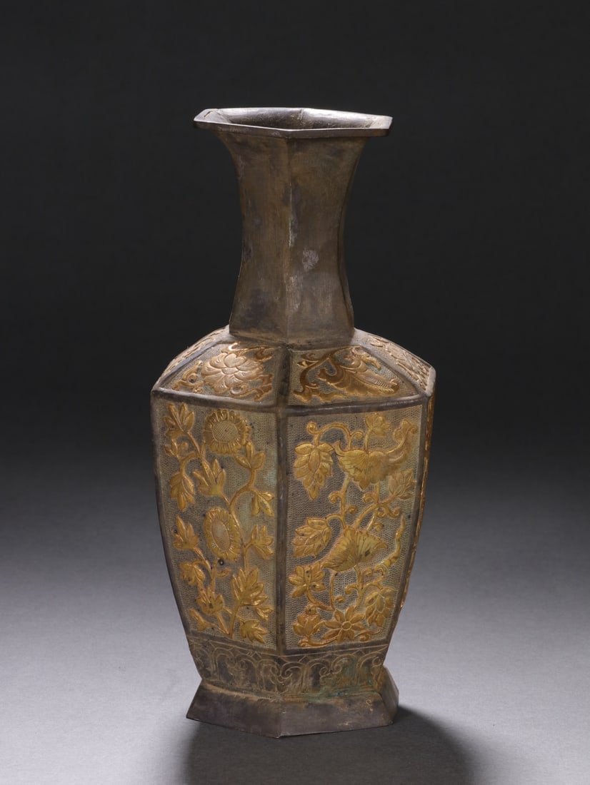 An Exquisite Gilt Silver Flower Pattern Vase - 5