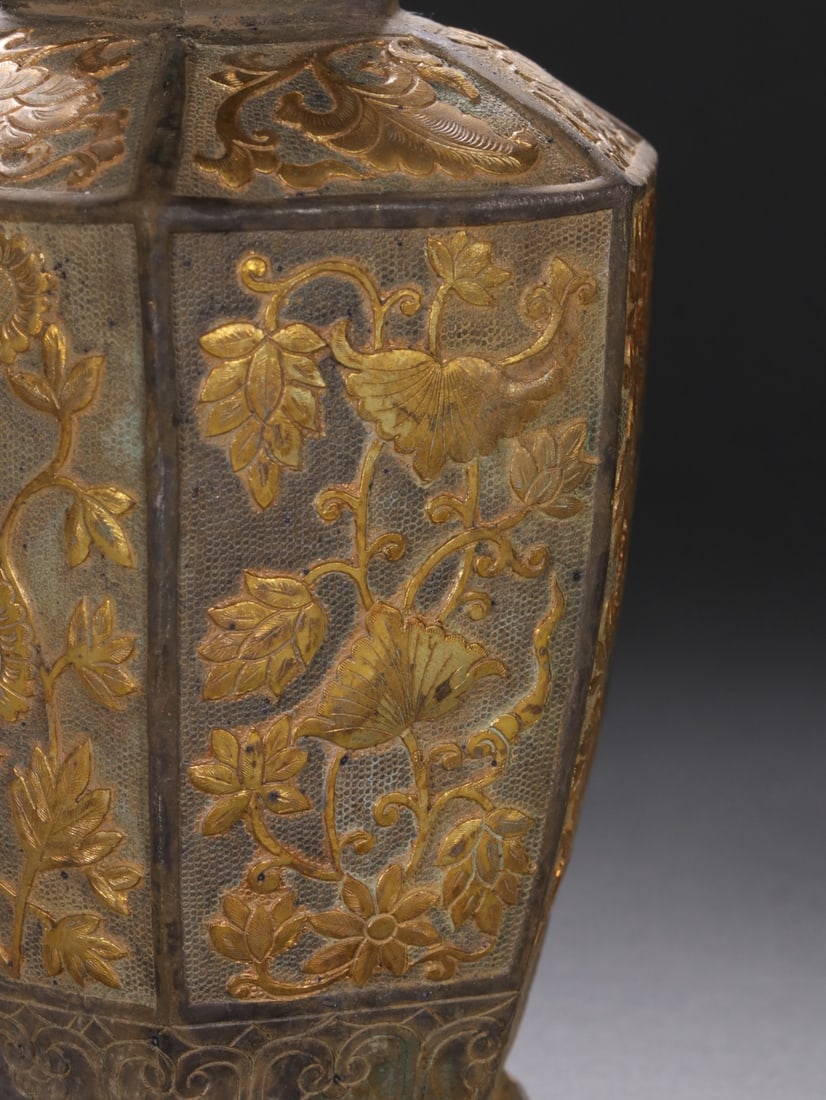 An Exquisite Gilt Silver Flower Pattern Vase - 6