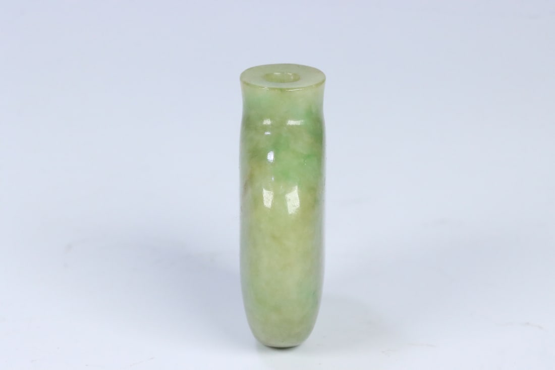 An Exquisite Jadeite Snuff Bottle - 2
