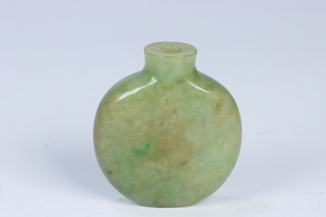An Exquisite Jadeite Snuff Bottle - 3
