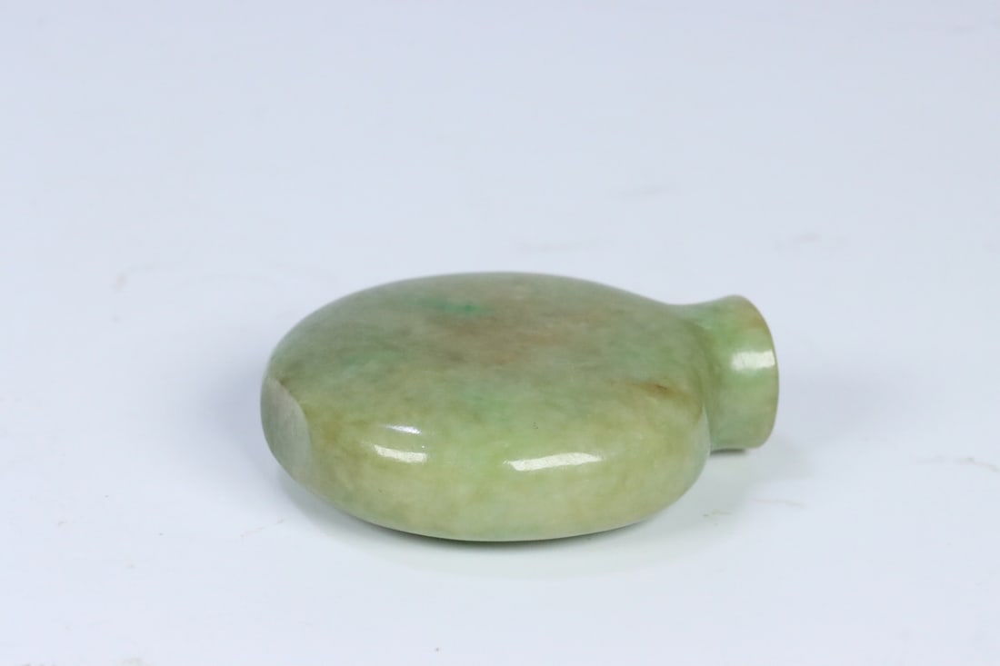 An Exquisite Jadeite Snuff Bottle - 4