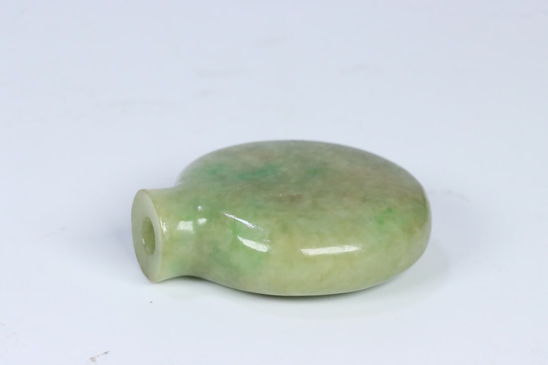 An Exquisite Jadeite Snuff Bottle - 5