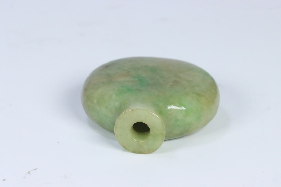 An Exquisite Jadeite Snuff Bottle - 6