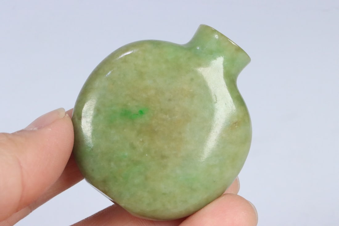 An Exquisite Jadeite Snuff Bottle - 8