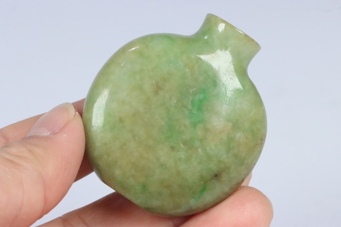 An Exquisite Jadeite Snuff Bottle - 9