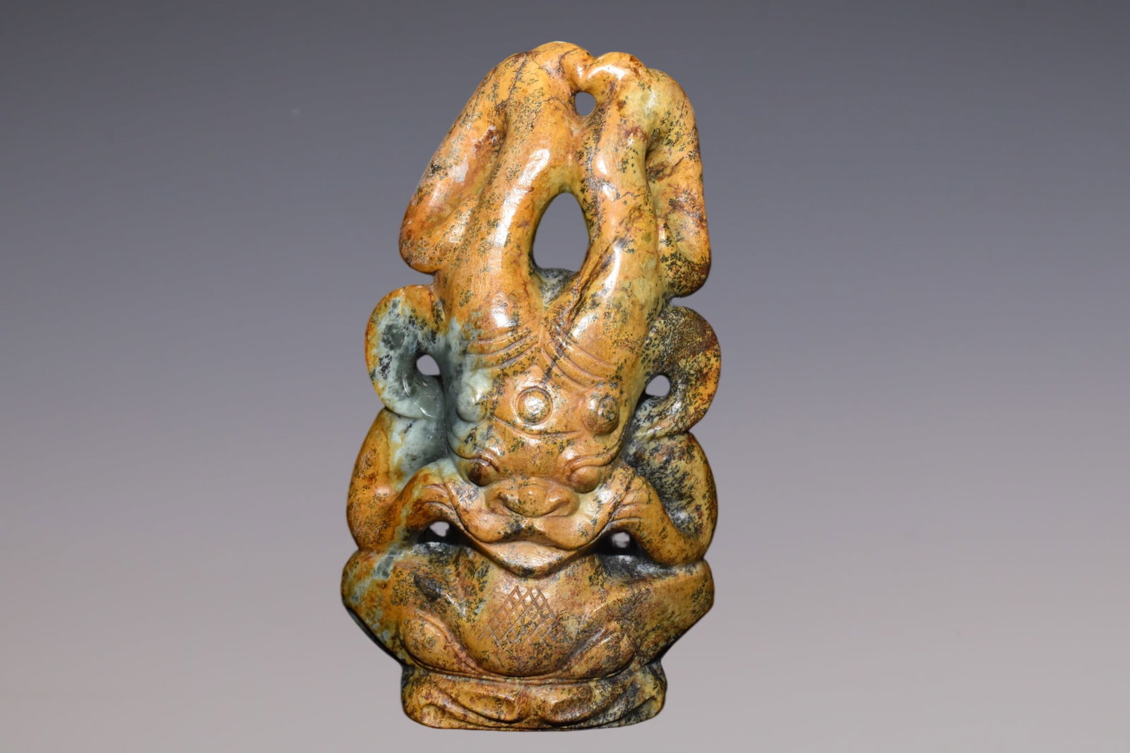 An Exquisite Hemo Jade Figure: An Exquisite Hemo Jade Figure Hong Shan Culture Size:9.1inx5.1in Weight:3.31kg河磨玉太阳神 红山文化 Size:23cmx13cm Weight:3.31kg