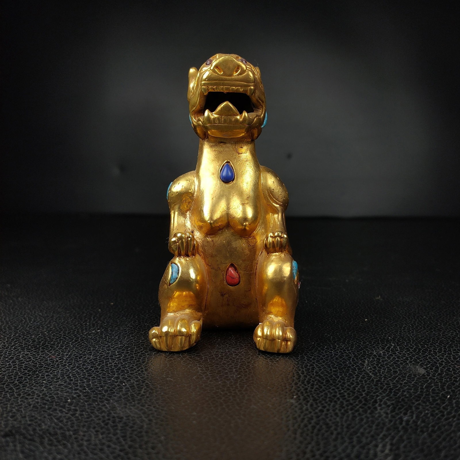 An Exquisite Gilt Bronze Inlaid Gems Auspicious Beast Ornament: An Exquisite Gilt Bronze Inlaid Gems Auspicious Beast Ornament Han Dynasty, China Size:3.9inx2.4in Weight:479g铜鎏金嵌宝石瑞兽摆件